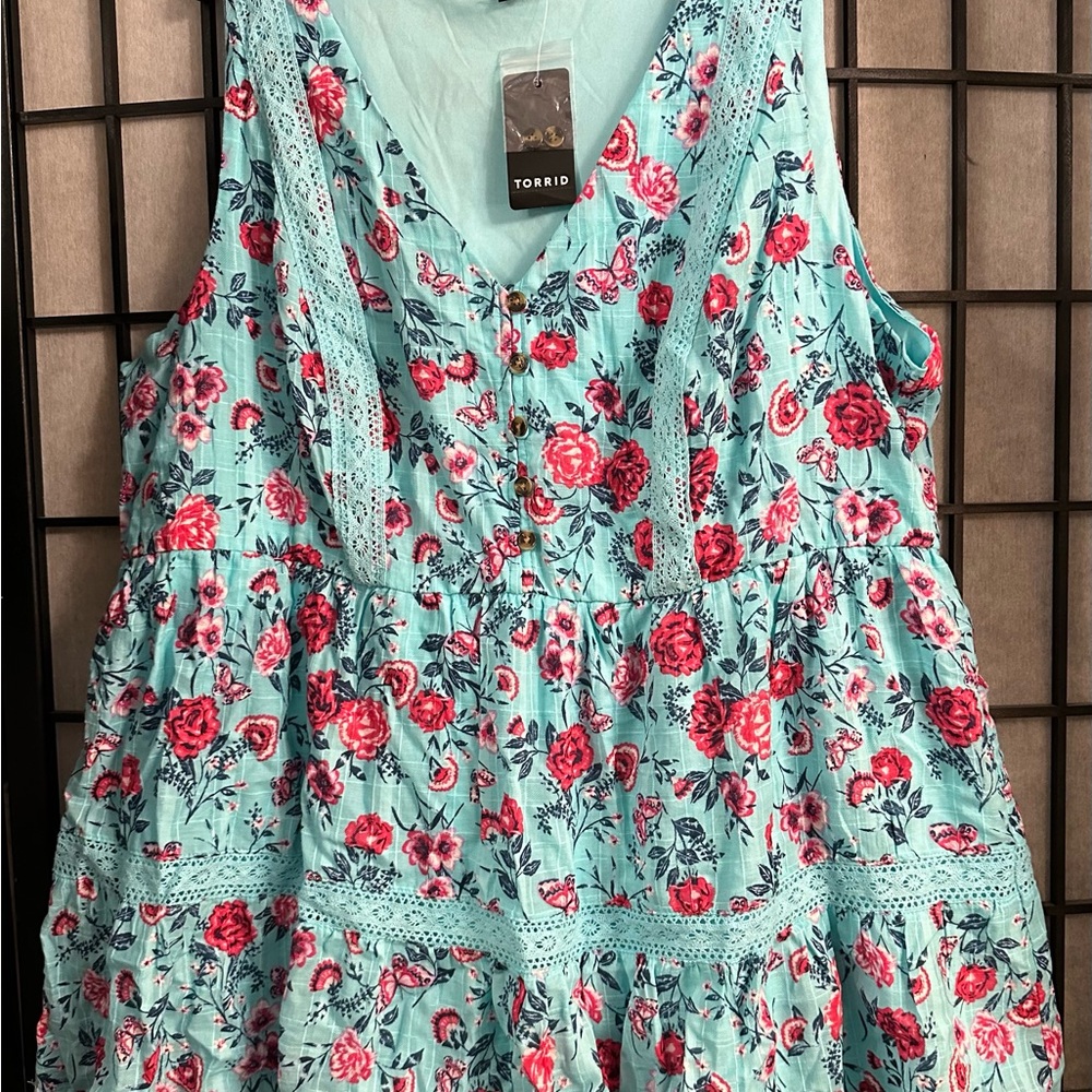 Torrid sleeveless floral top with lace detail
